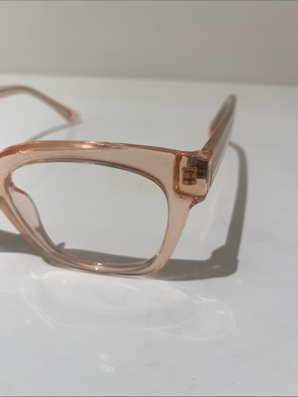 Women’s Health Powered By Diff Eyewear Blue Light Glasses Translucent Peach - Picture 3 of 11